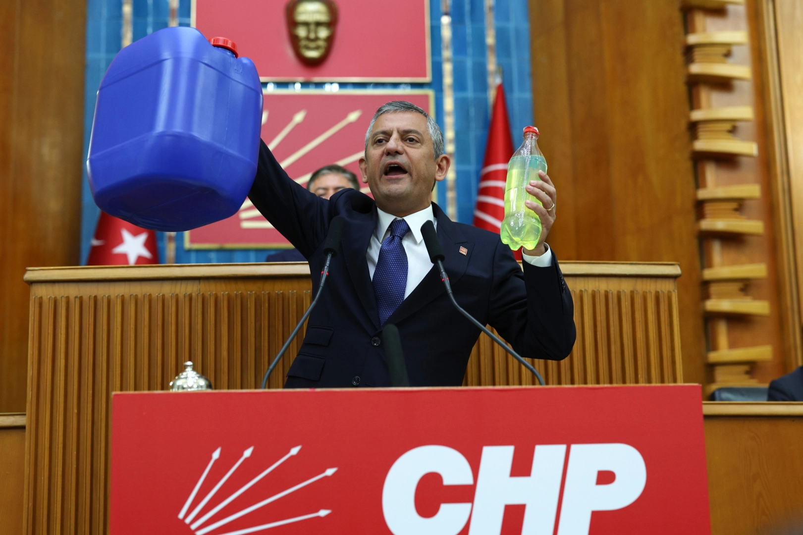 Özel'den Acil Zam Çağrısı: Maaşlar Eridi!
