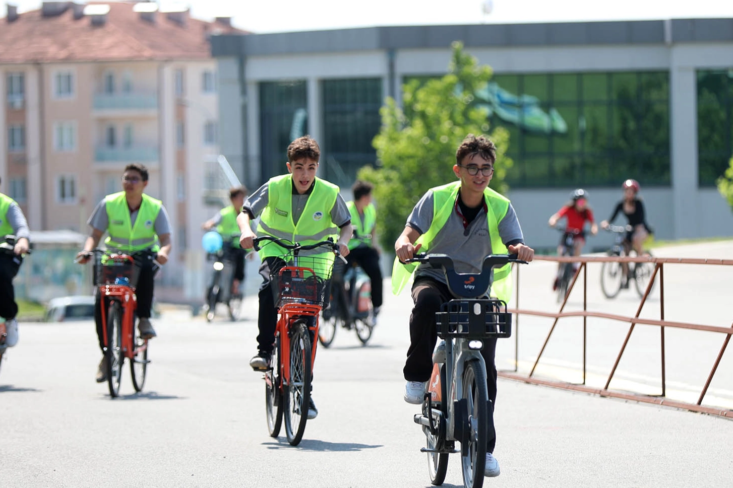 Sakarya'da Gençler Bisiklete Binerek Sağlıklı Yaşamı Öğrendi
