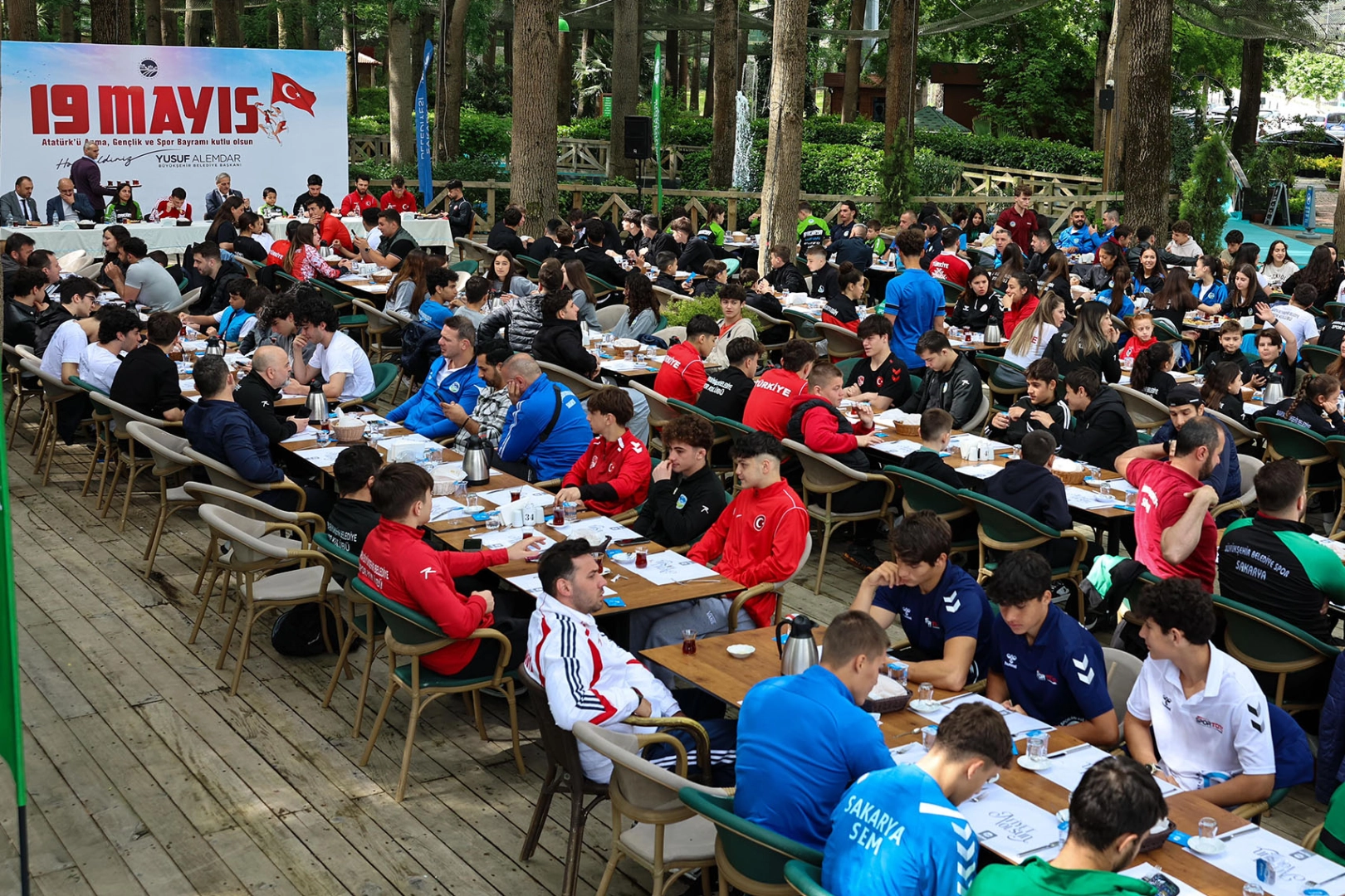 Sakaryalı Sporcular Başkanla Buluştu
