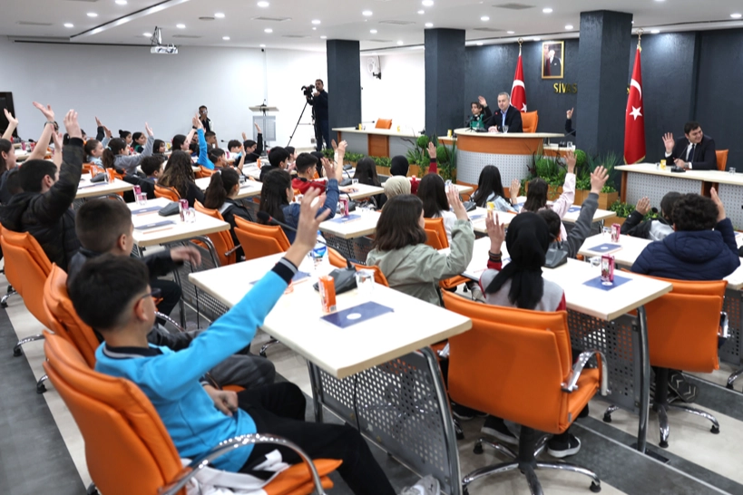 Sivas'ta Öğrenciler Belediye Meclisi'nde
