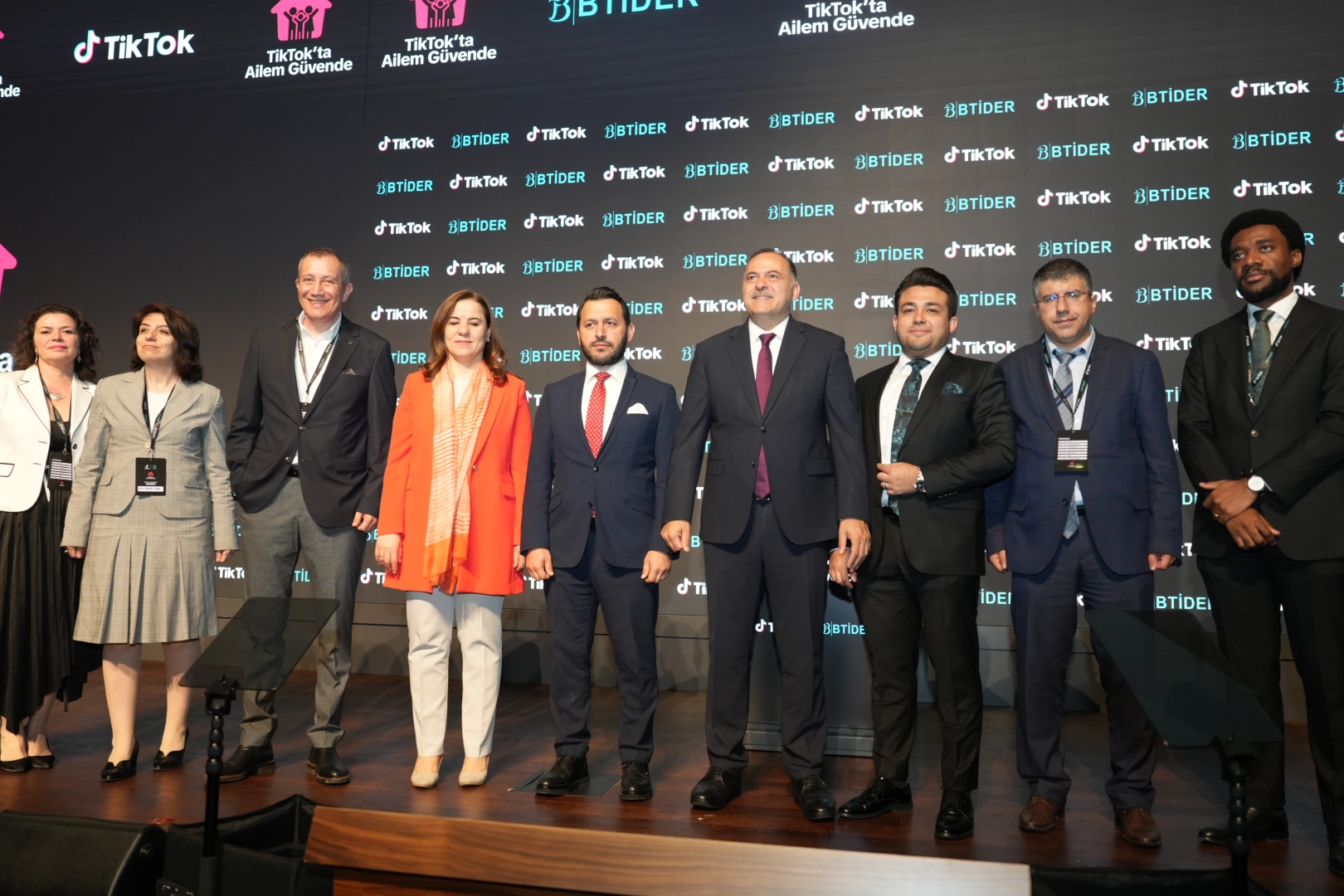 TikTok'ta Güvenli Aile: 1 Milyon Kişiye Eğitim
