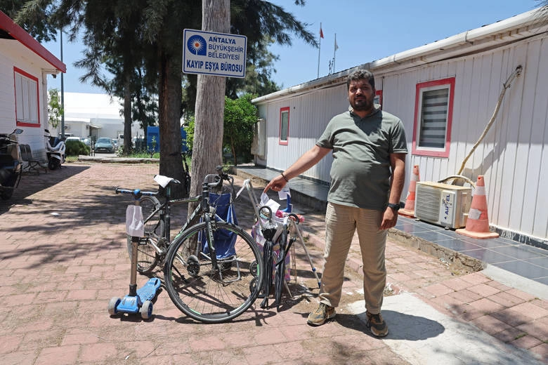 Antalya'da Unutulan Binlerce Eşya Sahiplerini Bekliyor
