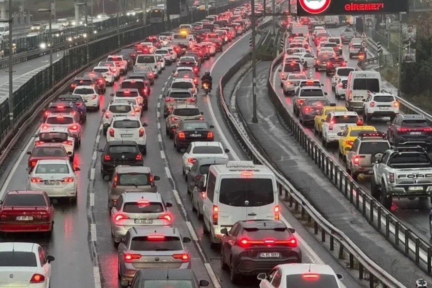 Toplam taşıt 33 milyonu aştı! Trafiğe aylık kayıt azaldı!