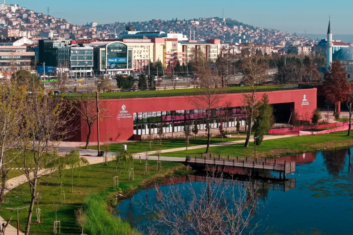 Kocaeli’de Göl Manzaralı Kütüphane İlgi Görüyor