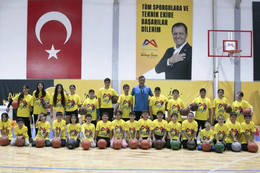 Mersin Büyükşehir’den Gençlere Ücretsiz Basketbol Kursu