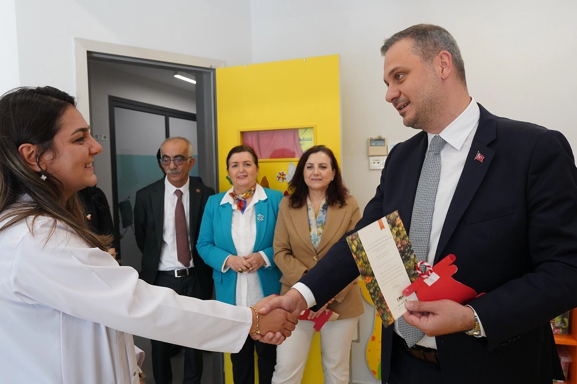 Beylikdüzü’nde 4 Binden Fazla Fidan Öğretmenler İçin Toprakla Buluştu