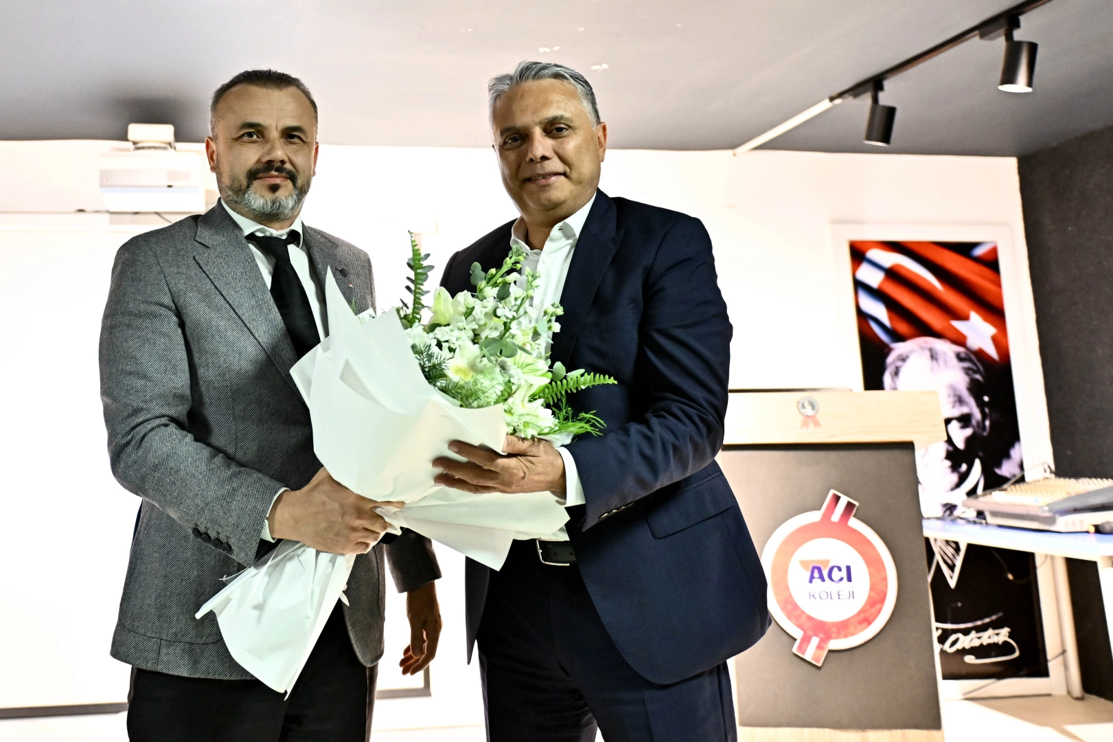 Antalya Muratpaşa'da Başkan Uysal'dan gençlere nasihat