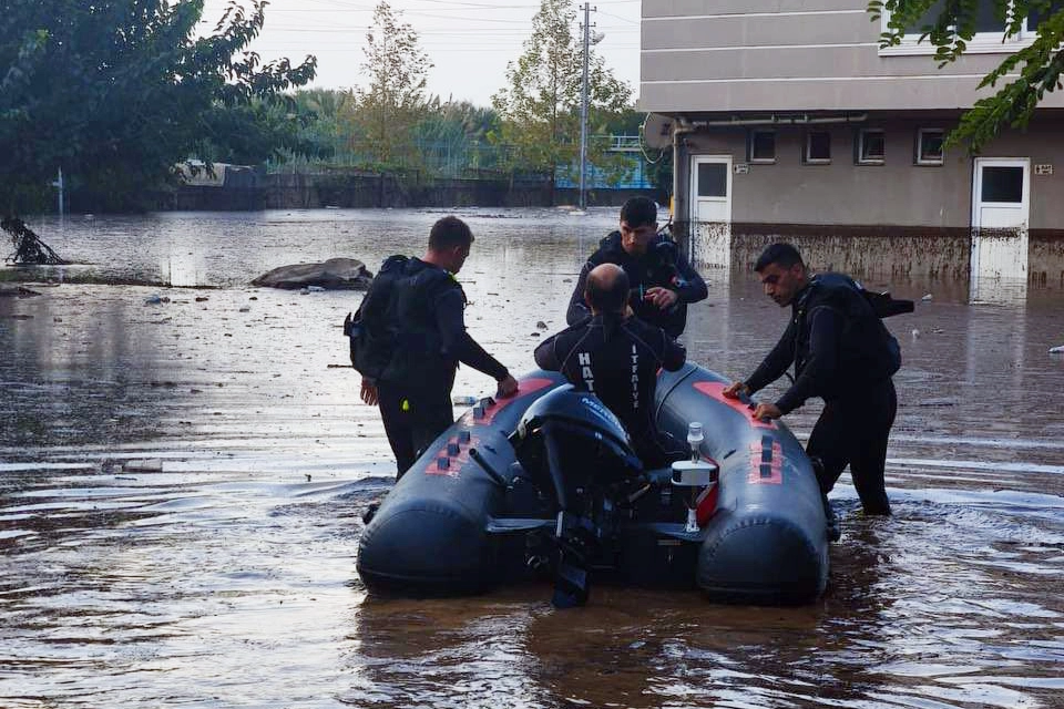 Hatay Payas’ta sel felaketi! Üst düzey heyet sahada