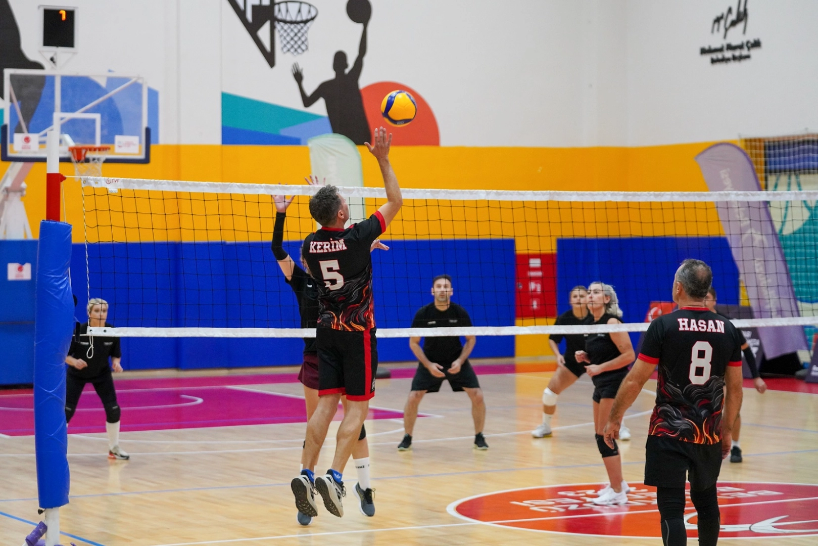 İstanbul Beylikdüzü'nde 'Atatürk Kupası Voleybol Turnuvası' başladı