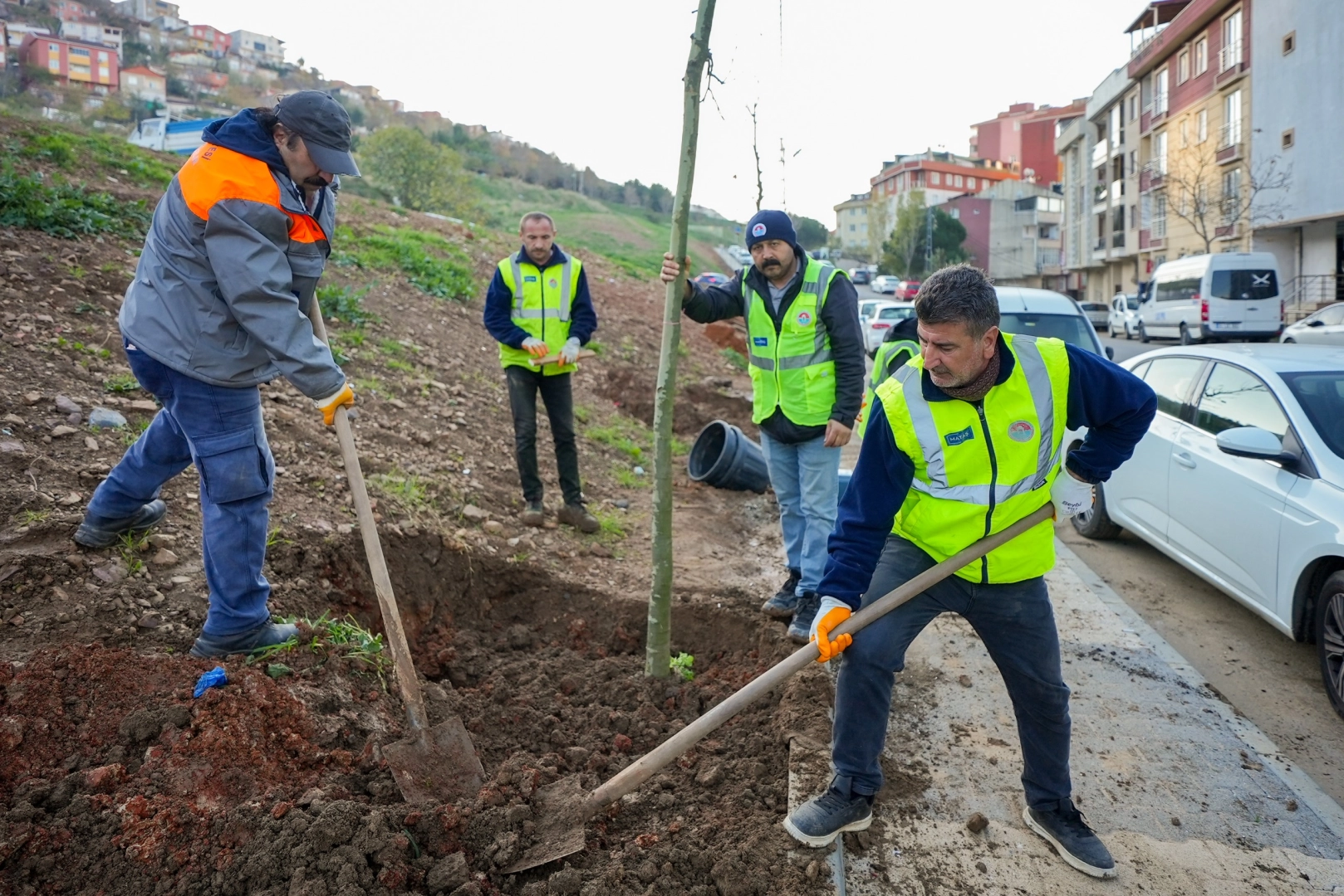 İstanbul Maltepe'de Zümrütevler’in parkları geri dönüşümle yenileniyor