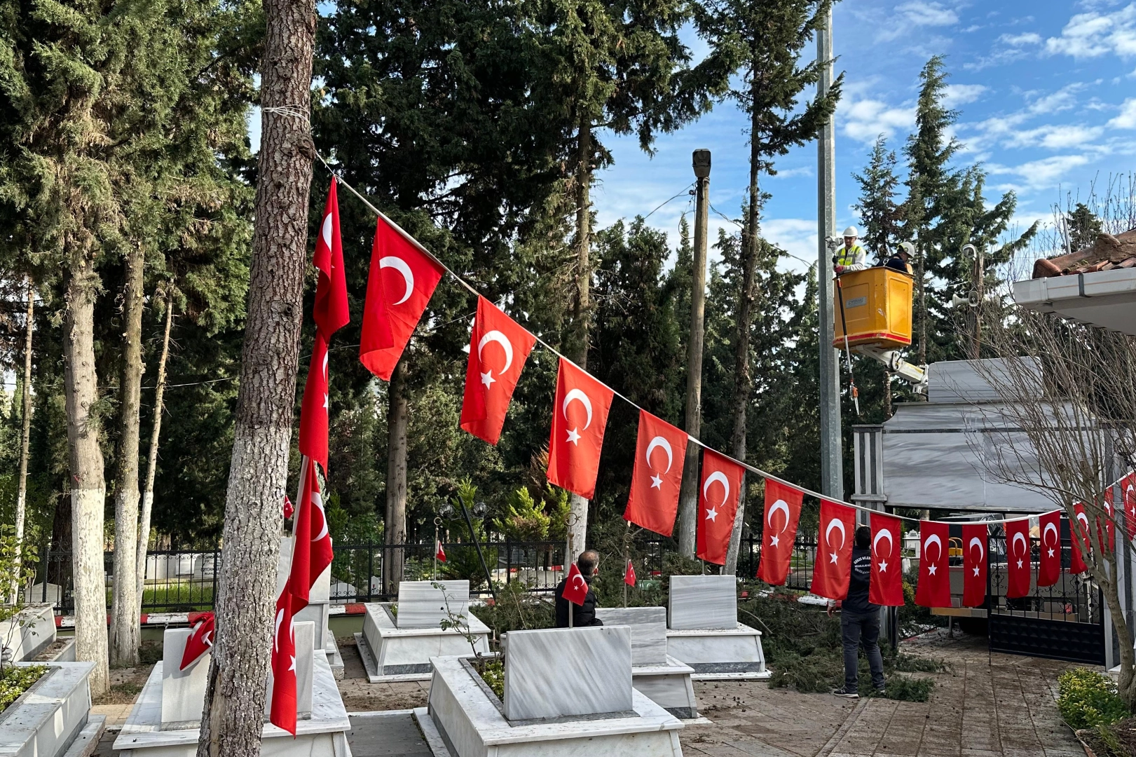Kocaeli Gebze Şehitliği’nde kapsamlı bakım ve peyzaj çalışması